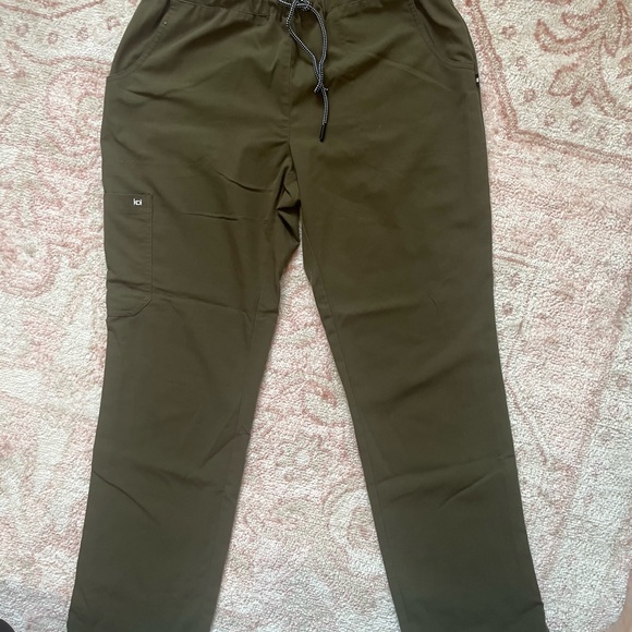 Koi Next Gen Olive Green Scrub Top And Bottom M - Picture 3 of 6